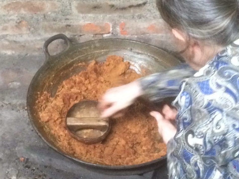 Herstellung von Kokosblütenzucker in Zentraljava © Dimas Dwi Laksmana