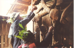 Ritual für Dorfgeister bei den Rmeet © Guido Sprenger