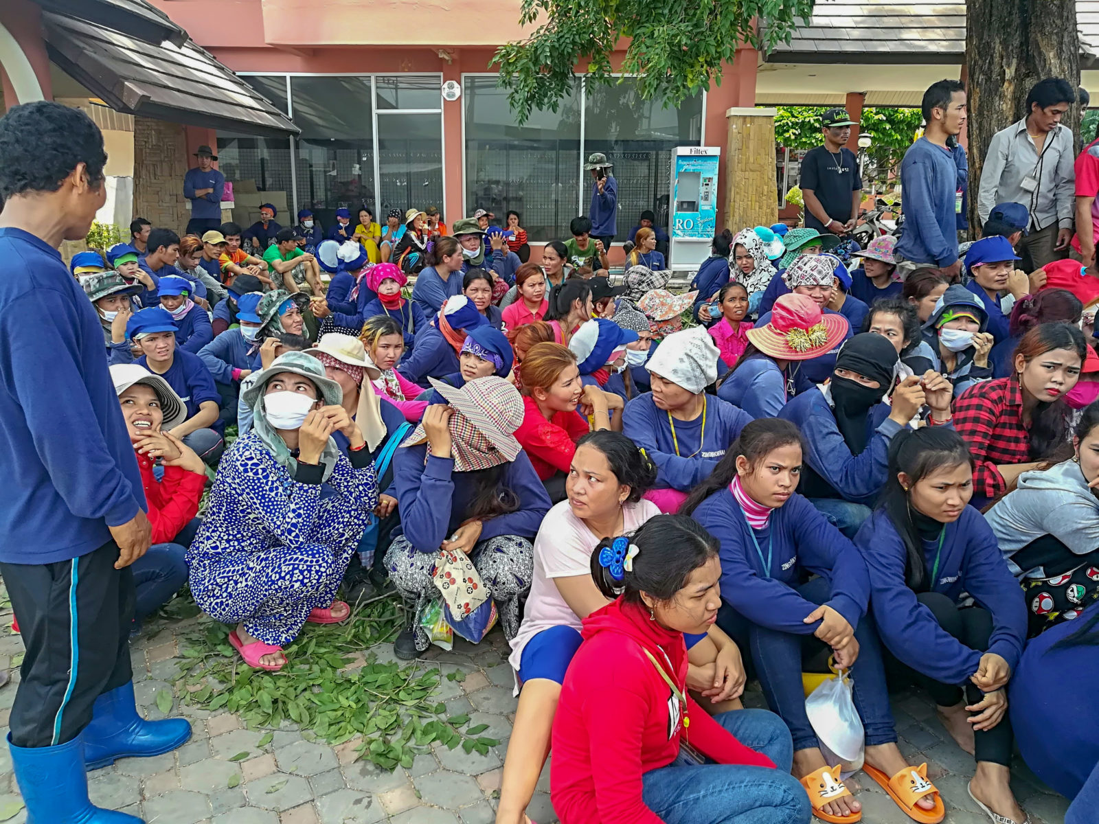Kambodschanische Arbeitsmigrant*innen kommen zusammen © Central