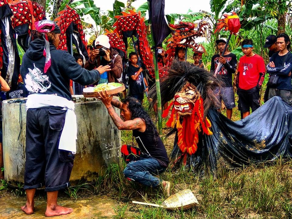 Wasserritual im Kendeng-Gebirge © Mokh Sobirin