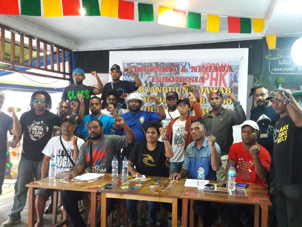 Foto nach der Anhörung der Arbeiterinnen durch die Ombudsperson in Jayapura © Tri Puspital