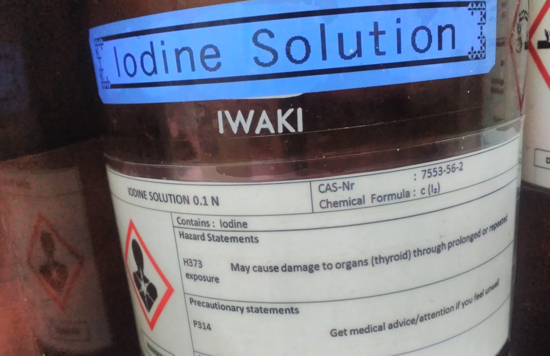 Eine chemische Substanz, der die Arbeiter*innen bei der Produktion über Jahre ausgesetzt sind © LIPS