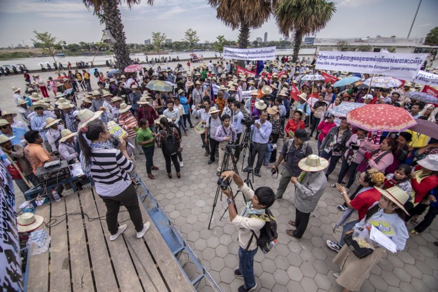 Arbeiter*innen versammeln sich im (neuen) Freedom Park © Cambodian Food and Service Workers Federation