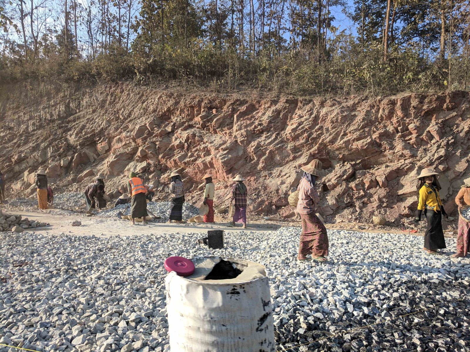 Frauen im Straßenbau im Shan Staat, Myanmar © Yvonne Michel