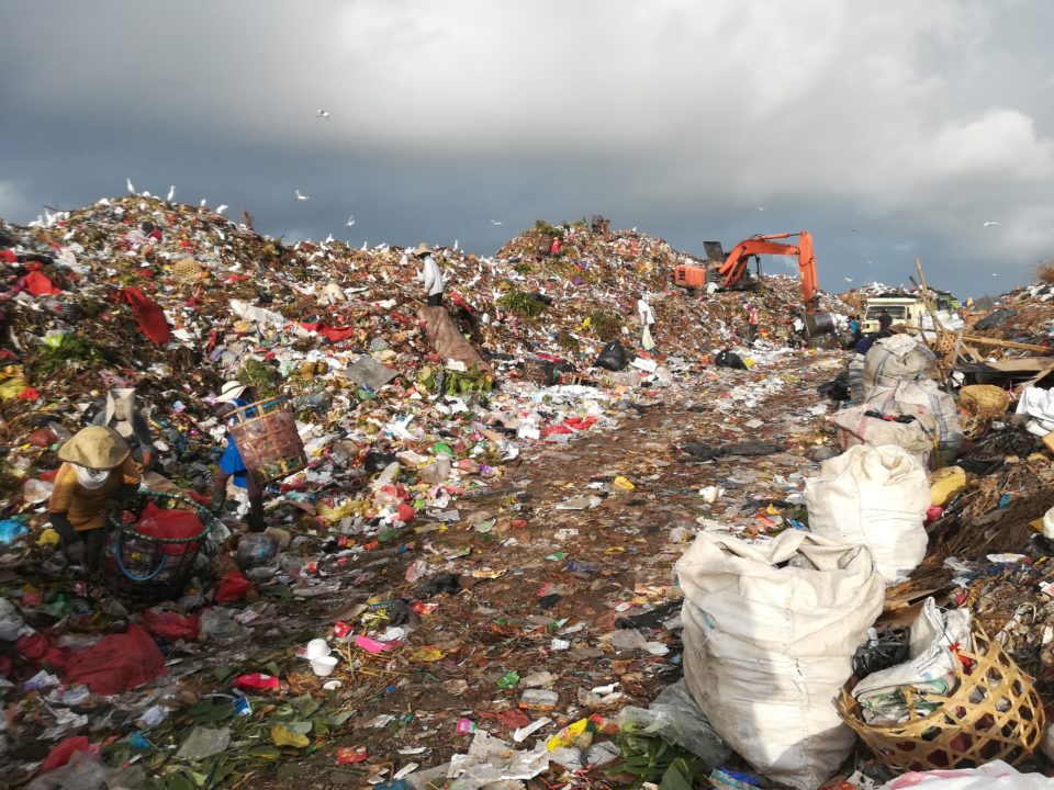 Suwung Deponie: Plastikmüll soweit das Auge reicht © Svenja Hübinger