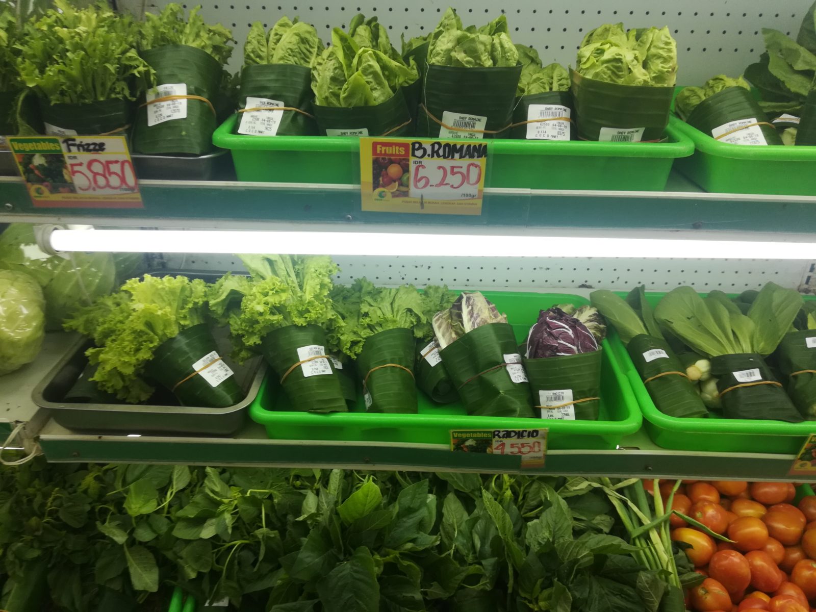 Supermärkte steigen bereits auf Bananenblätter als Verpackungsmaterial um © Svenja Hübinger