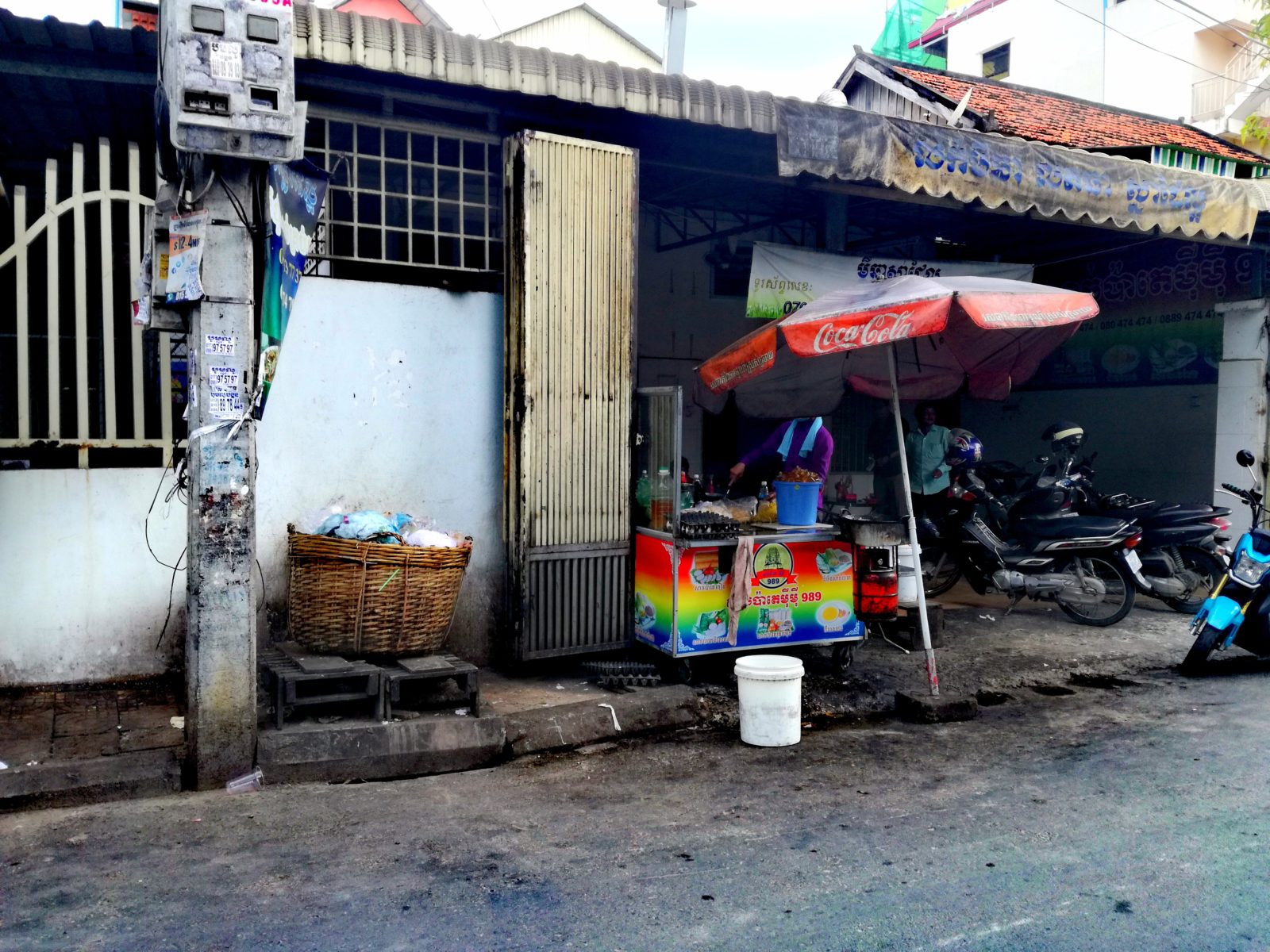 Coca Cola-Werbungen sind in Phnom Penh omnipräsent © Kathrin Eitel