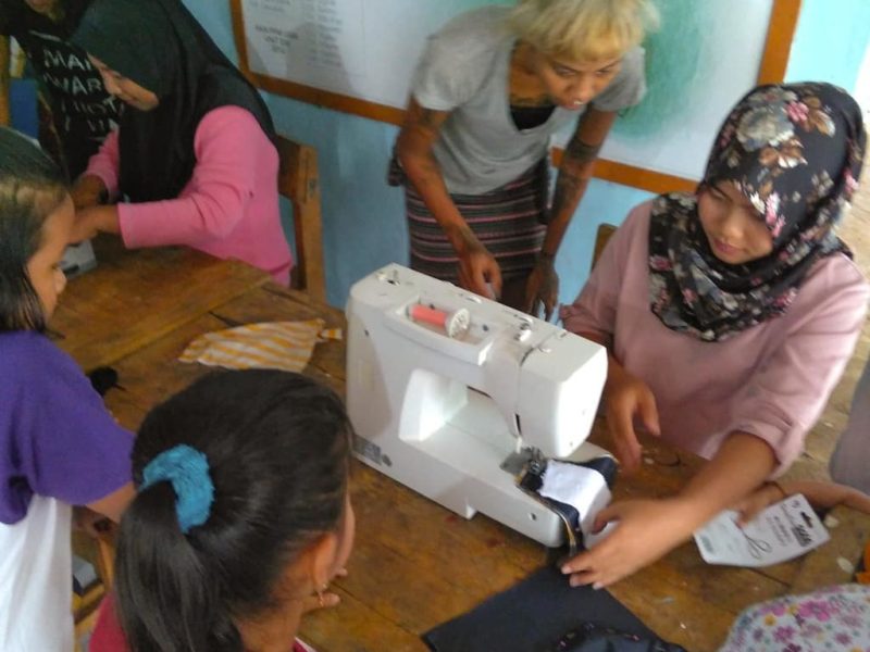 <p style="text-align: center">Foto 2 von 6<br>… Die äußere obere Schicht aus Resten von T-Shirts, also ebenfalls Baumwolle … © Biyung/NBB</p>