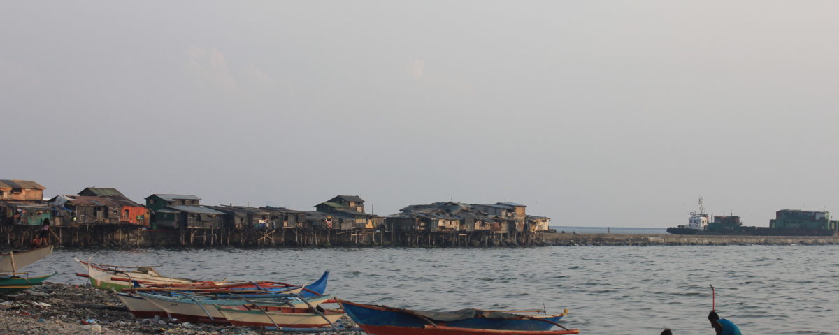 Die Community Baseco Compound liegt direkt an der Bucht von Manila © Mirjam Overhoff