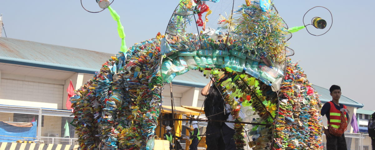 Plastikmonster in den Philippinen © Mirjam Overhoff