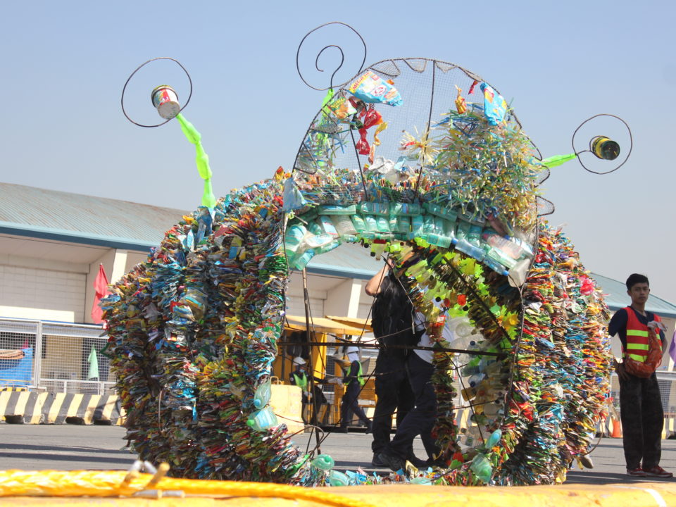 Plastikmonster in den Philippinen © Mirjam Overhoff