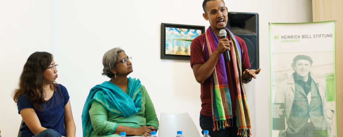 Srorn spricht bei einer Veranstaltung zu LGBTI bei HBS © Sam Jam