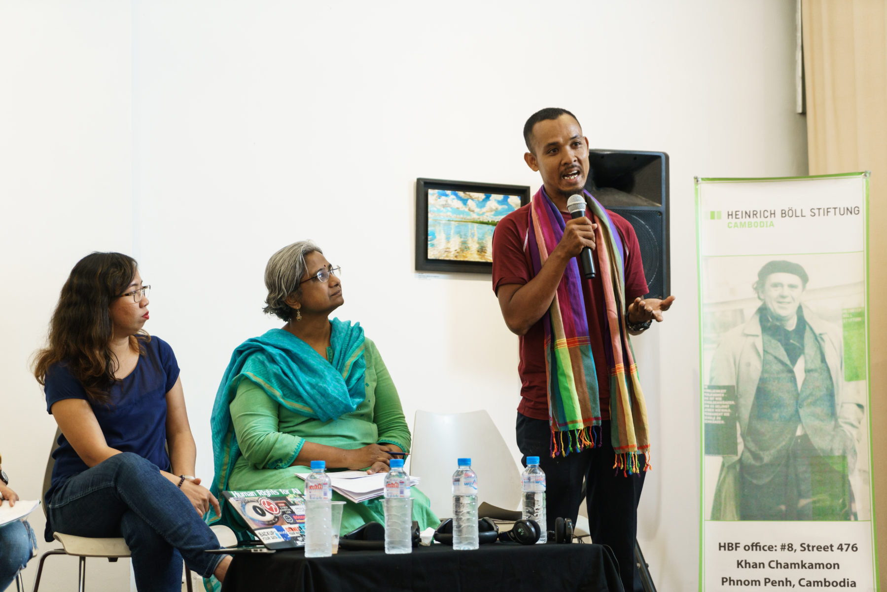 Srorn spricht bei einer Veranstaltung zu LGBTI bei HBS © Sam Jam