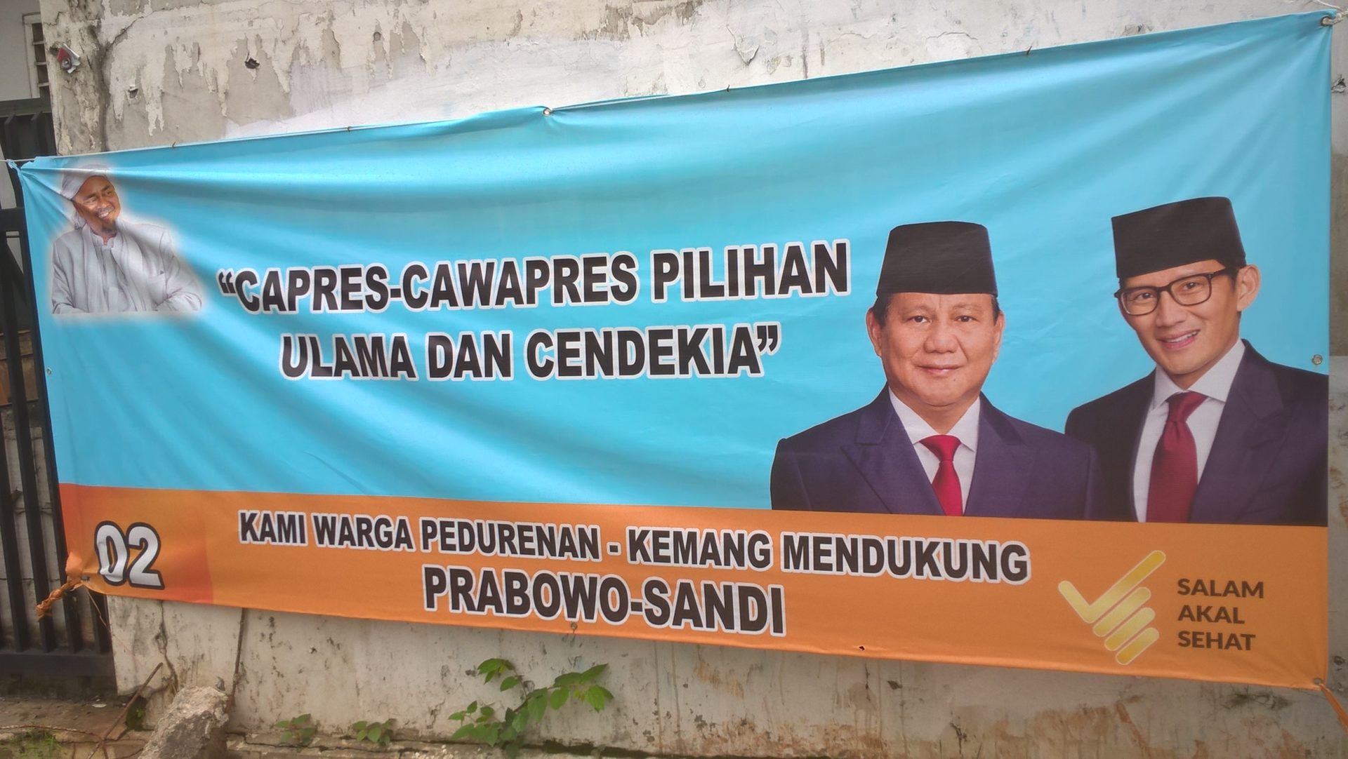 Prabowo Subianto und sein Vizepräsidentschaftskandidat, der Unternehmer Sandiaga Uno, wurden gelegentlich mit Habib Rizieq gezeigt, als ‚die Wahl der ulama und der Intellektuellen’. © Timo Duile
