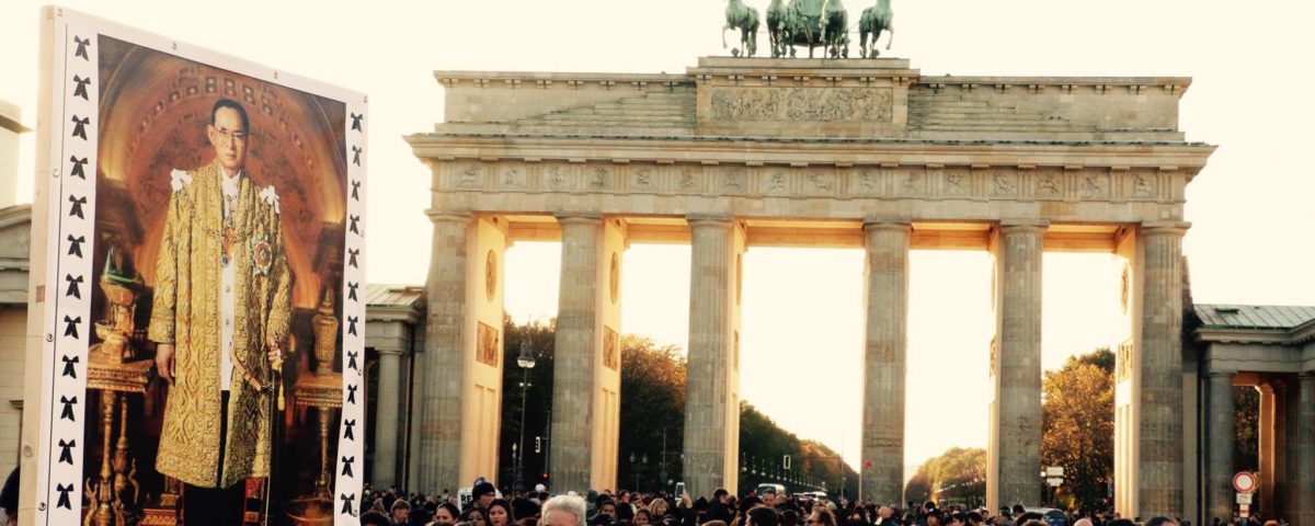 Trauerzeremonie am Brandenburger Tor in Berlin am 30. Oktober 2016 © Sorayut Aiemueayut