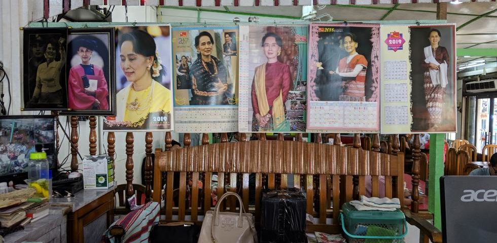 Ungeachtet der internationalen Kritik an ihrer Tatenlosigkeit bezüglich der Rohingya-Krise, wird Aung San Suu Kyi in Myanmar weiterhin sehr verehrt ©Axel Harneit-Sievers; CC-BY-NC-ND 4.0