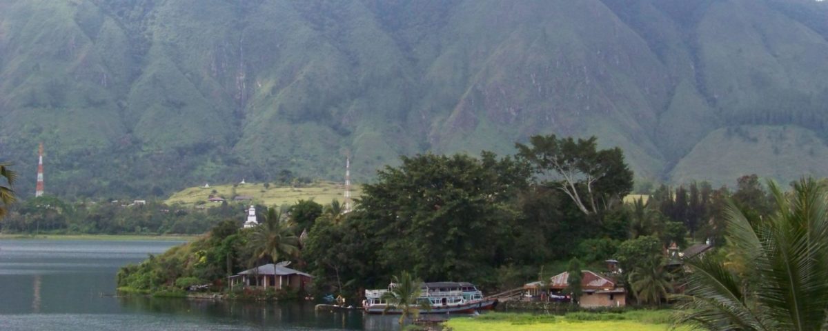 Rezension moon over graveyard