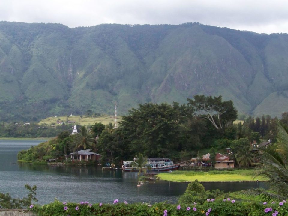 Rezension moon over graveyard