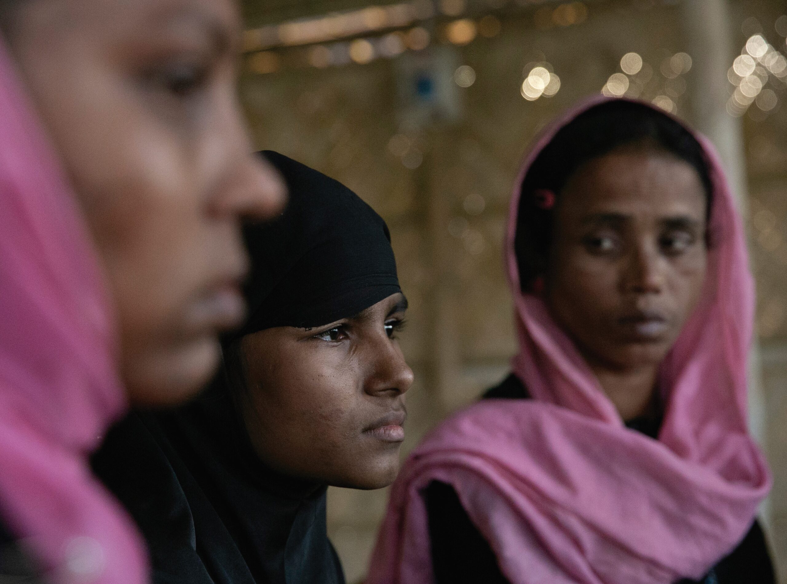 Fabeha.Monir&.Allison.Joyce.Myanmar.Eine im achten Monat schwangere Rohingya Frau, mit Schusswunde im Bein. Kutupalong Camp.002