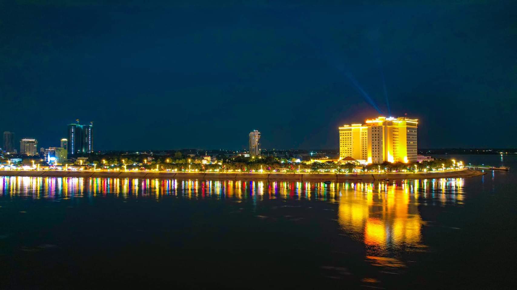 Kambodscha, Entwicklungshilfe, Demokratie