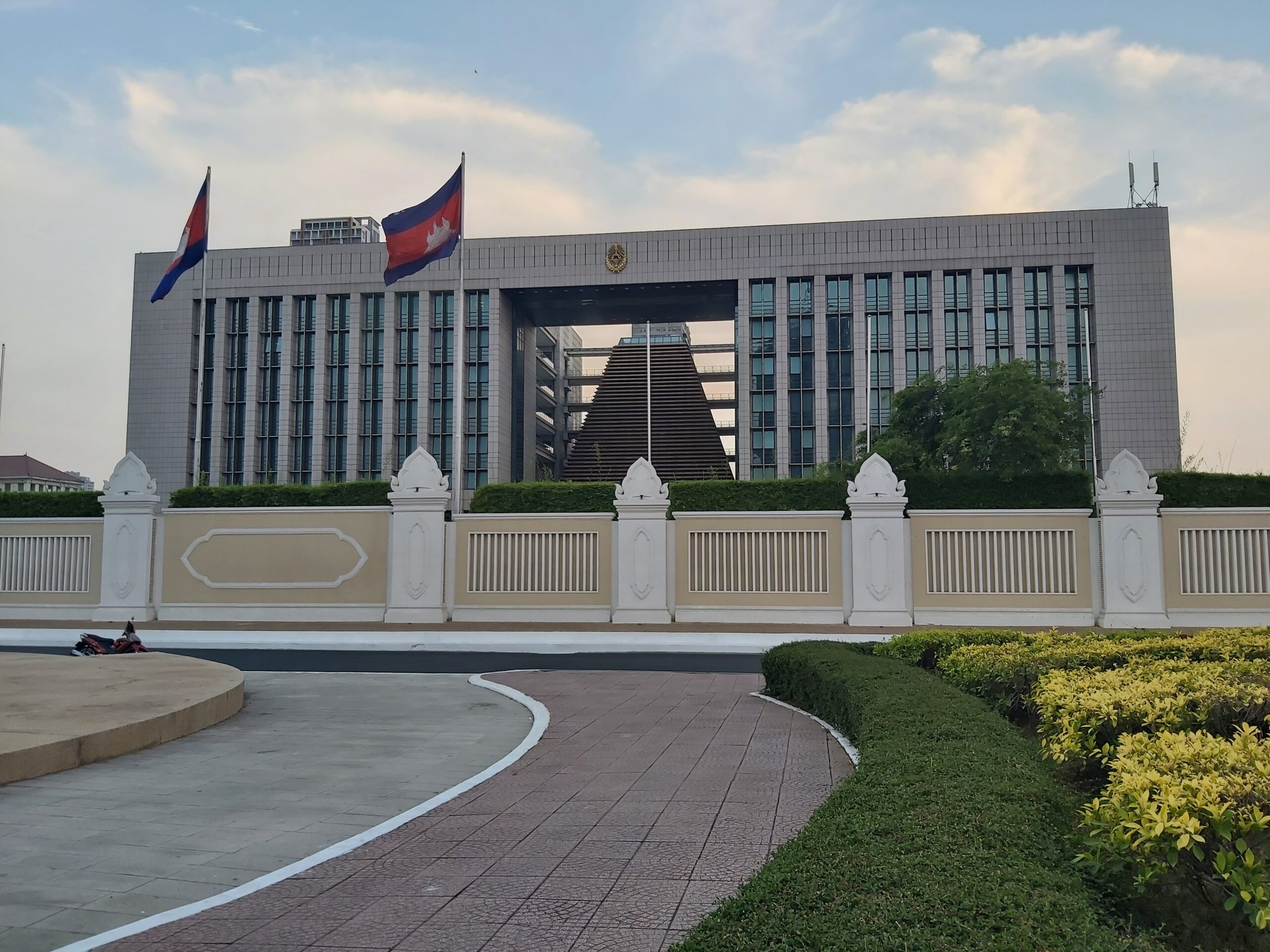 Kambodscha, Machtwechsel, Demokratie