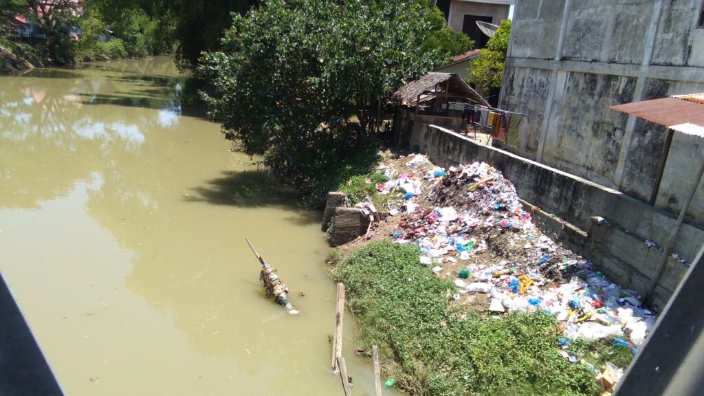 Indonesien, Aceh. Müll